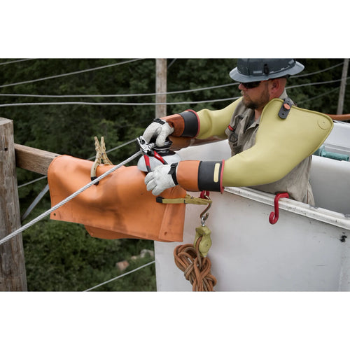 Milwaukee 9 Lineman's Comfort Grip Pliers w/ Thread Cleaner (USA)